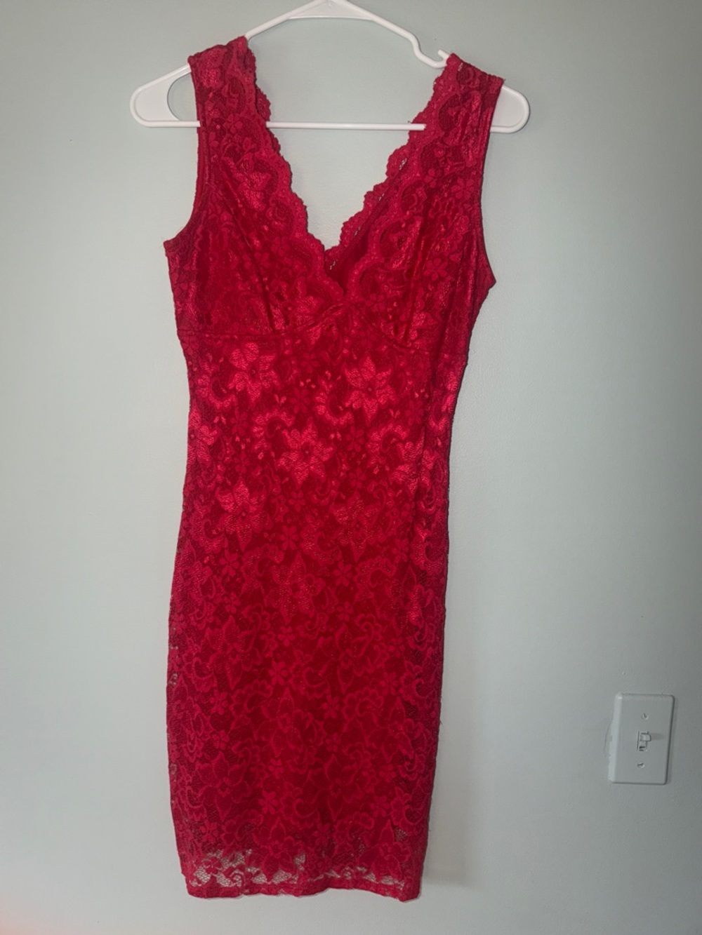Hot Miami Styles Red Lace V-Neck Midi Dress